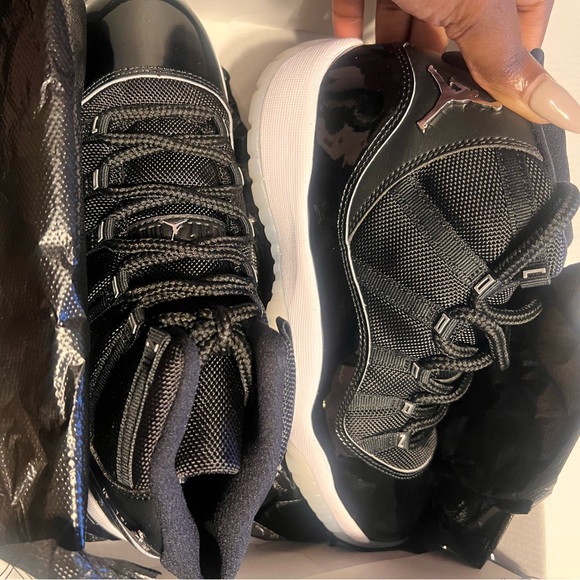 Air Jordan is is 11 Retro Size 7 Gs/Men